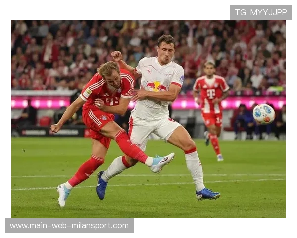 凯恩在德甲赛场接穆西亚拉传球，推射远角得分